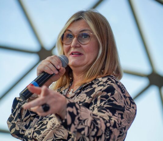 Presidenta da Caixa: Bolsa Família poderá ser pago com real digital. Banco lançou consórcio para desenvolvimento de criptomoeda oficial