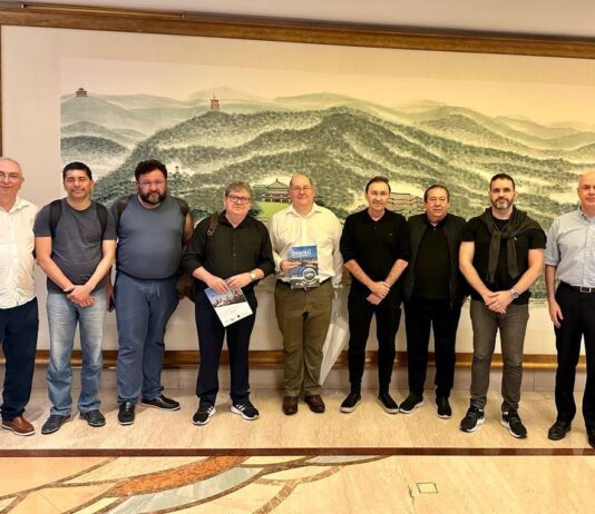 Representantes do consulado brasileiro em Xangai recebem o governador João Azevêdo e secretários na China