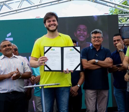 Bruno autoriza drenagem em ruas críticas do Novo Horizonte e anuncia um pacote de outras obras a curto prazo no bairro