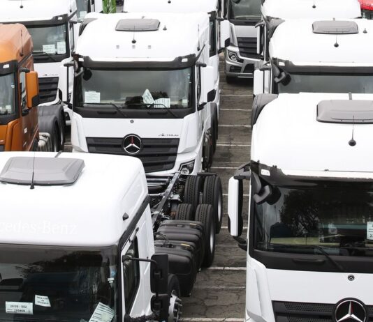 Lula assina MP que destina mais R$ 300 mi para compra de carros. Orçamento de programa sobe de R$ 1,5 bi para R$ 1,8 bi