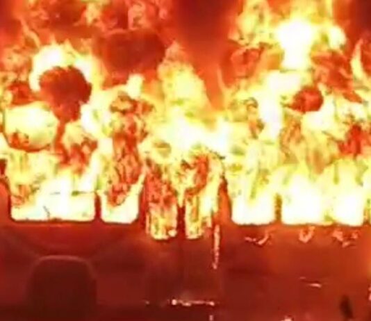 Bandidos incendeiam ônibus no bairro Padre Zé; motorista e passageiros ficam feridos