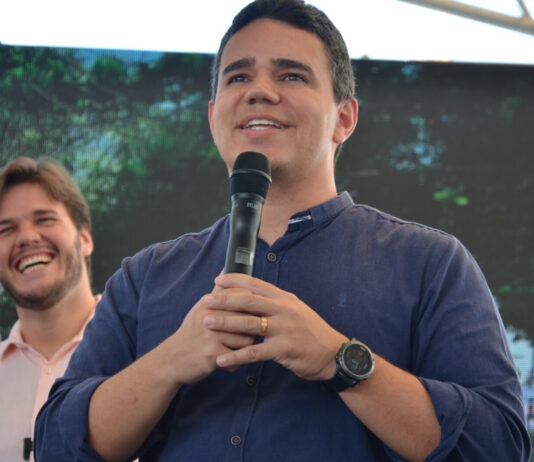 Secretário estrutura novo serviço no Saúde de Verdade e faz recesso de 15 dias para acompanhar filhos em férias escolares