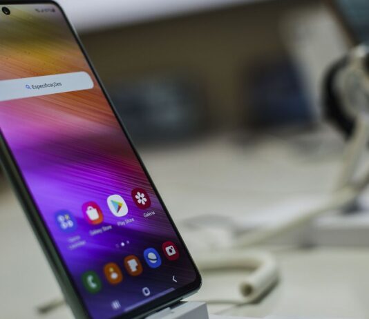 Setor de telecomunicações enfrenta desafios 25 anos após privatização. Especialistas avaliam que lei não foi pensada para modelo de internet