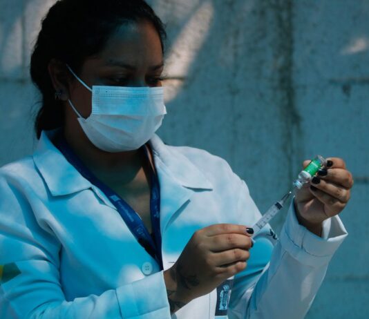 Repasse do pagamento do piso da enfermagem será feito até 21 de agosto. Governo federal acertou calendário com estados e municípios