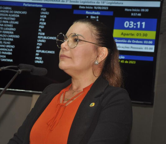 Vereadora registra a entrega de 142 próteses dentárias do ‘Sorrir Campina’