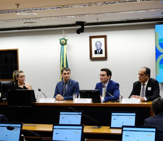 Romero Rodrigues recebe ministro Celso Sabino na Comissão de Turismo