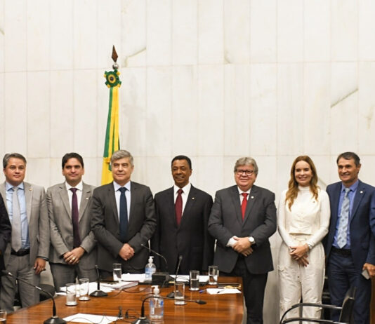 João Azevêdo se reúne com bancada federal e discute projetos estruturantes para o estado