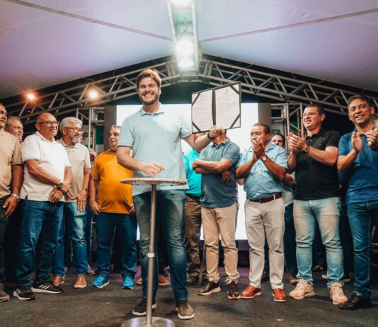 Bruno assina ordem de serviço para início da construção da Avenida Félix de Sousa Araújo