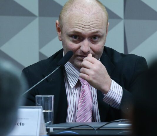 Justiça Federal condena. Delgatti a 20 anos de prisão Ele foi condenado por crimes na Operação Spoofing