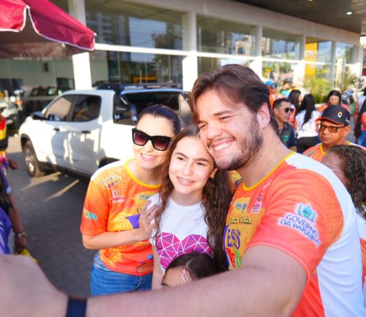 Prefeito Bruno prestigia o Bloco Jesus é Bom Demais, que celebrou os 30 anos do EJC em Campina Grande