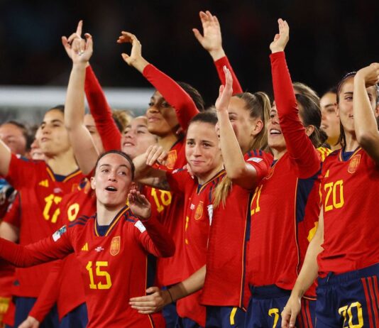 Espanha derrota Inglaterra para conquistar sua primeira Copa feminina. Seleção ibérica contou com gol de Olga Carmona para vencer por 1 a 0