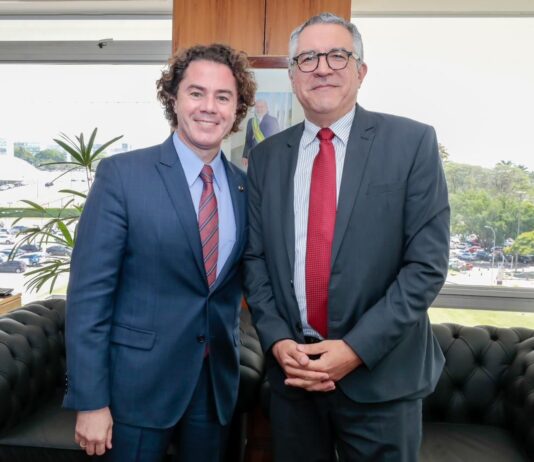 Veneziano se reúne com ministro Alexandre Padilha para tratar da recomposição de perdas de receitas para estados e municípios