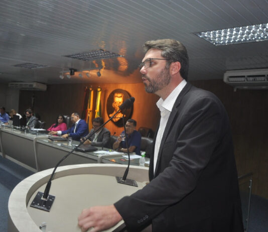 LOA 2024: Secretário Asfora Neto dialoga com líderes comunitários na Câmara Municipal e apresenta prioridades para a Educação