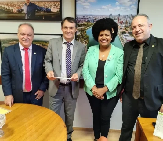 Romero recebe deputado e vereadores da oposição em CG no gabinete em Brasília