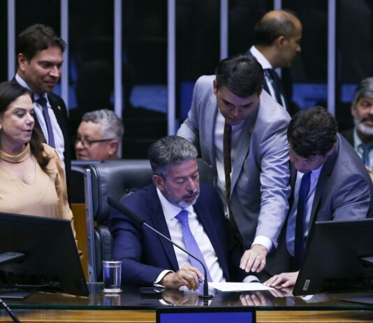 Câmara conclui votação do projeto que altera regras eleitorais Texto da minirreforma eleitoral segue para o Senado
