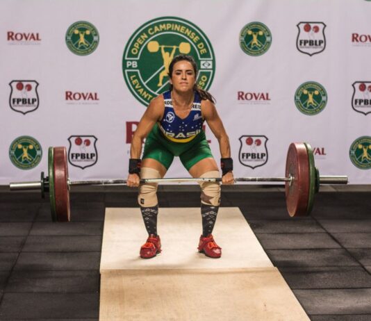 Atual campeã brasileira de Powerlifting, Mayara Rocha disputa título sul-americano em Lima, no Peru, neste sábado