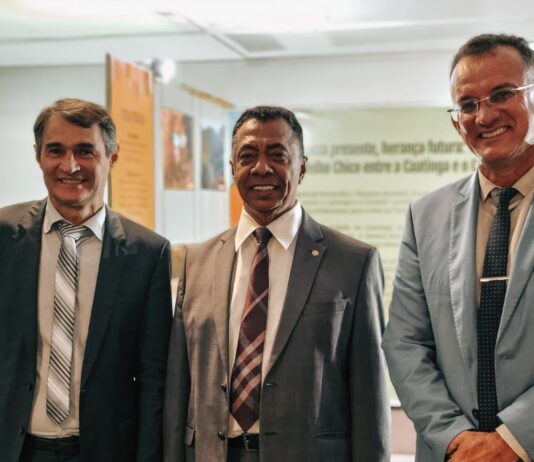 Em Brasília, Sargento Neto entrega carta de apoio ao Estatuto do Nascituro aos congressistas paraibanos