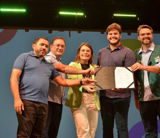 Bruno lança projeto Escuta Campina com entrega de próteses auditivas para estudantes