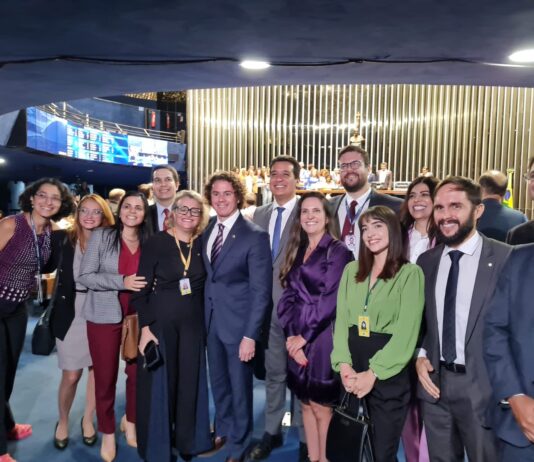 Senado aprova Relatório de Veneziano que cria gratificação a defensor público que acumular funções