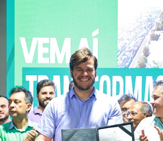 Bruno assina ordem de serviço para início das obras da avenida Plínio Lemos