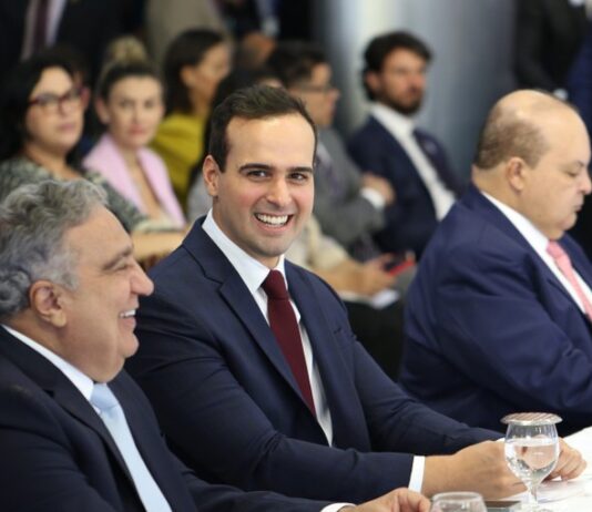 Vice-governador Lucas Ribeiro lidera missão oficial à China visando ampliar parcerias comerciais e atrair novos investimentos na área da saúde