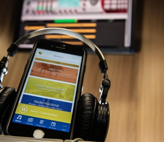 80% da população ainda ouve rádio, diz pesquisa. É o que aponta o estudo Inside Radio 2021, da Kantar IBOPE Media.
