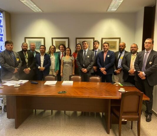 Veneziano recebe comitiva do IFPB e trata da garantia de recursos para a instituição junto ao MEC e DNIT