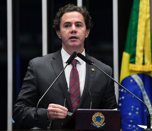 Senador Veneziano é eleito pela 8ª vez pelo Diap um dos 100 “Cabeças” do Congresso Nacional