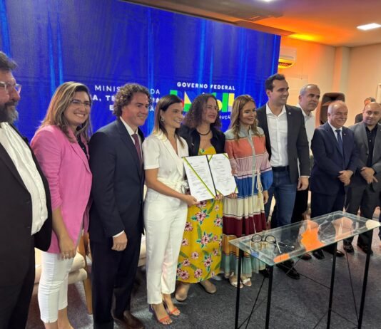 Veneziano recebe título de cidadania de Patos e reafirma compromisso com desenvolvimento da cidade