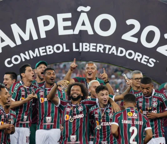 Fluminense derrota Boca Juniors na garra e fatura 1ª taça Libertadores. Após empate no tempo normal, John Kennedy sela vitória na prorrogação
