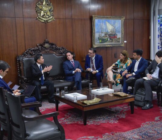 Veneziano recebe Fundo de Cingapura que administra US$ 700 bilhões e detalha cenário brasileiro favorável a investimentos