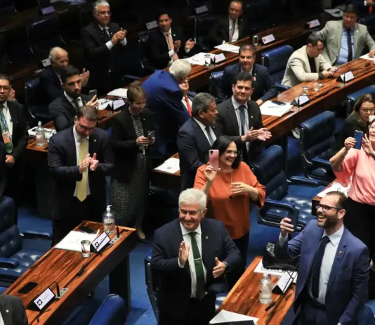 Senado aprova PEC que limita decisões individuais de ministros do STF. Texto vai para votação na Câmara dos Deputados