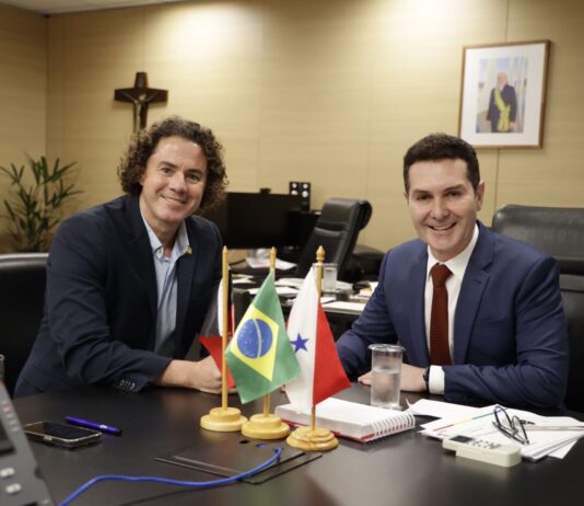 Veneziano se reúne com Ministro das Cidades para tratar da construção de casas e outros investimentos na Paraíba
