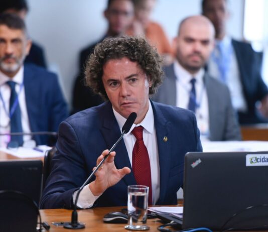 Comissão do Senado aprova projeto de Veneziano que vai facilitar estratégias de saúde para tratamento de pessoas com câncer