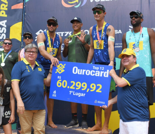 João Azevêdo prestigia final do Top12 do Vôlei de Praia e destaca decisão acertada ao manter evento em João Pessoa