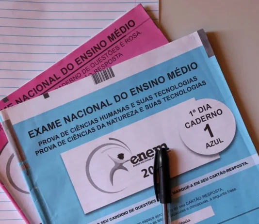 Inep aciona PF por suposto vazamento da prova de redação do Enem. Foto passou a circular na internet após início da aplicação do exame