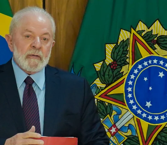 Lula sanciona lei para retomada de mais de 11 mil obras inacabadas. Devem ser retomadas 5.662 obras na educação e 5.489 na saúde