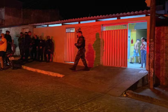 Policial civil suspeito de extorquir comerciantes de Campina Grande é baleado e preso