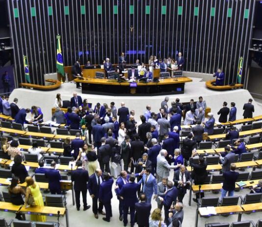 Congresso derruba veto à desoneração da folha de pagamento para 17 setores da economia. Fonte: Agência Câmara de Notícias