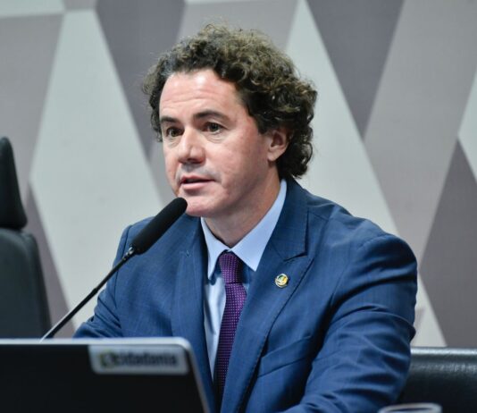 Projeto de Veneziano que garante mais segurança ao cidadão que se vacinar em estabelecimentos privados segue para promulgação