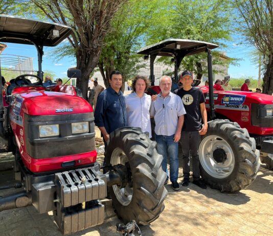 Veneziano acompanha obras, celebra mais de R$ 8 milhões de emendas investidos e recebe título de cidadania em Taperoá