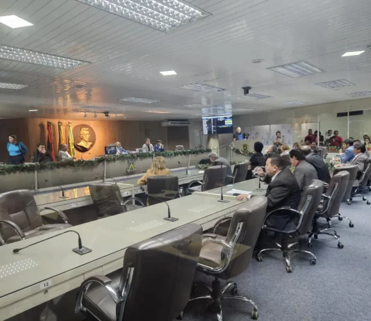 Oposição esvazia plenário e Campina fica sem orçamento para 2024