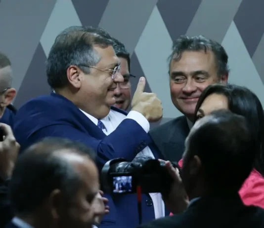 Senado aprova indicação de Flávio Dino para ministro do STF. Em votação no plenário, ele recebeu 47 votos favoráveis