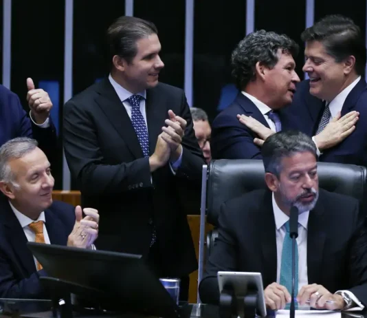 Câmara aprova reforma tributária em segundo turno. Emenda constitucional será promulgada na próxima semana