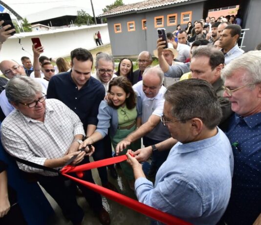 João Azevêdo inaugura Ginásio Poliesportivo da Apae em Campina e anuncia construção de piscinas cobertas
