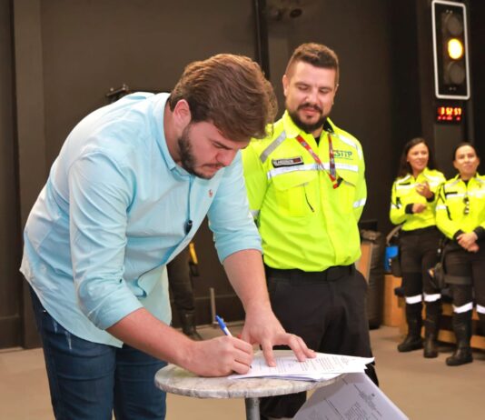 Sancionada lei que institui adicional de periculosidade e desoneração de horas-extras e plantões aos Agentes de Trânsito de Campina Grande