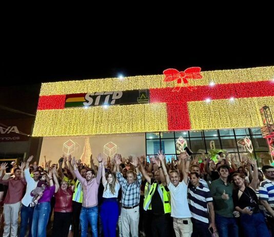 STTP inaugura iluminação natalina com participação de coral de servidores