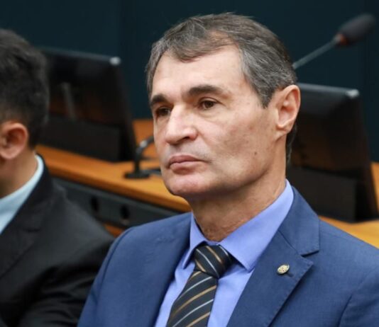 Deputado quer barrar sanções em condomínios por perturbação do sossego por pessoas com TEA