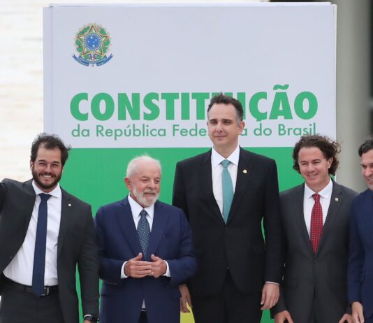 Veneziano participa de ato alusivo a 1 ano dos atos golpistas do 8/1: “Dia de comemorar a valorização democracia”