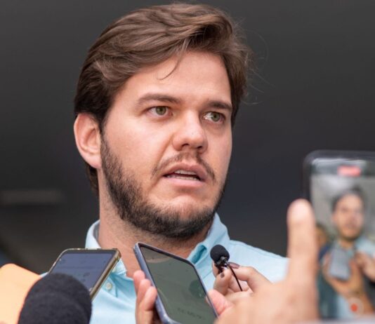 Após ouvir segmentos e manter aberta a porta do diálogo, Bruno decide revogar decreto que organizava a realização dos eventos de rua no Carnaval de Campina Grande